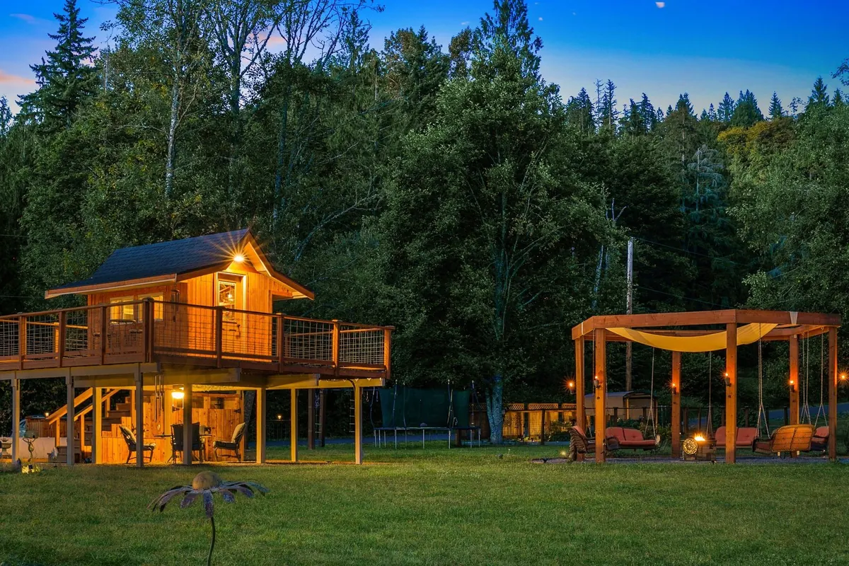 The treehouse and the swing pergola at The Grayson at dusk